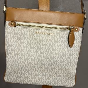 Michael Kors Jet Set Signature Logo Small Flat Crossbody Bag ~ Vanilla Acorn